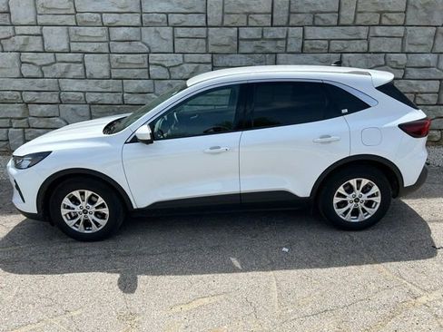Used 2023 Ford Escape Active w/ Tech Pack #2 FWD image 3