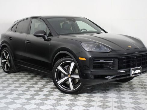 Certified 2025 Porsche Cayenne Coupe image 9