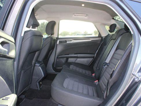 Used 2018 Ford Fusion SE image 7