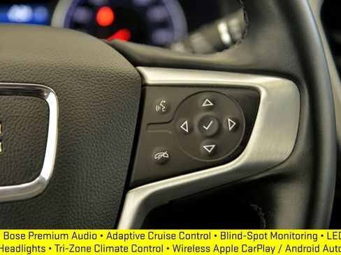 Used 2023 GMC Acadia SLT image 23