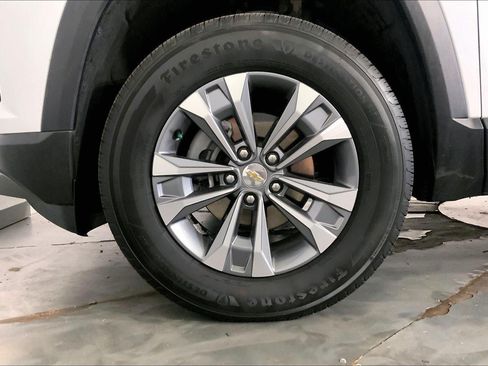Used 2026 Chevrolet Equinox LT FWD image 9