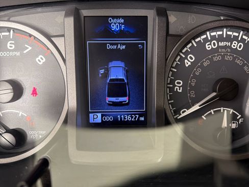Used 2019 Toyota Tacoma TRD Off-Road AWD/4WD image 10