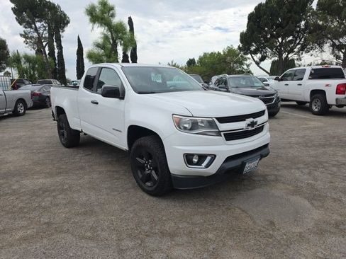 Used 2017 Chevrolet Colorado LT RWD image 2