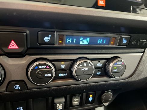 Used 2019 Toyota Tacoma TRD Off-Road image 15