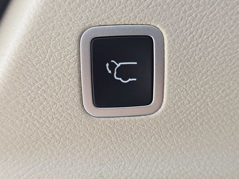 Used 2024 Chrysler Pacifica Limited FWD image 14