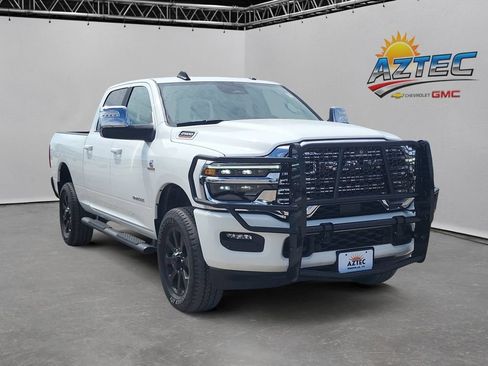 Used 2025 RAM 2500 Laramie AWD/4WD image 3