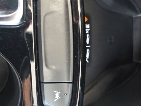 Used 2024 Chevrolet Trax RS w/ Sunroof Package FWD image 22