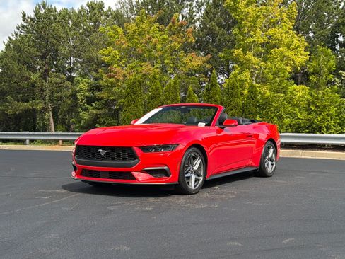Used 2025 Ford Mustang Convertible RWD image 12