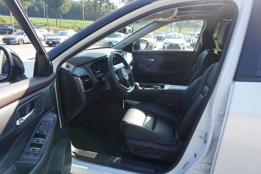 Used 2023 Nissan Rogue SL w/ SL Premium Package AWD/4WD image 2
