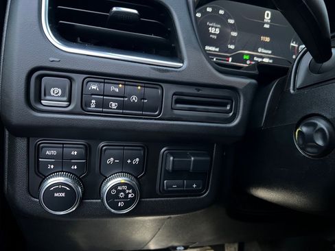 Used 2024 GMC Yukon XL SLT image 39