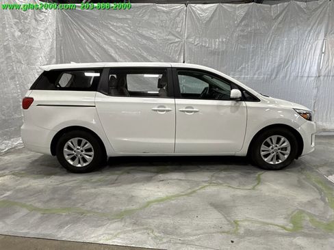 Used 2018 Kia Sedona L image 14