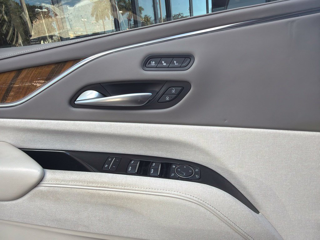 Used 2024 Cadillac Escalade Premium Luxury Platinum AWD/4WD image 24
