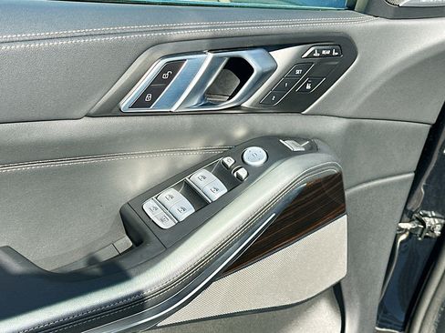 Used 2025 BMW X7 xDrive40i image 18