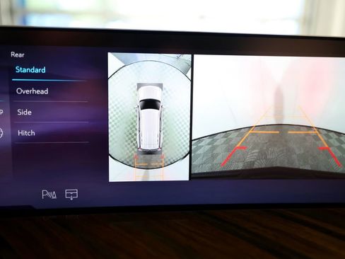 Used 2025 Cadillac Escalade Sport Platinum w/ LPO, ONYX Package image 34