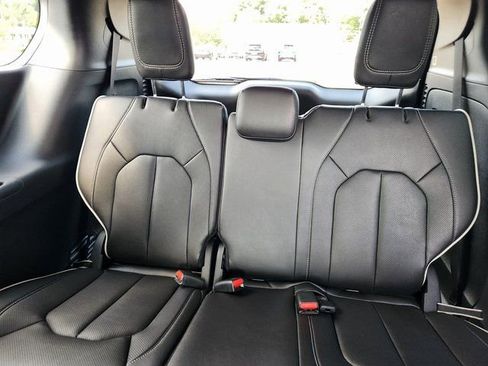New 2026 Chrysler Pacifica Limited w/ S Appearance Package FWD image 9