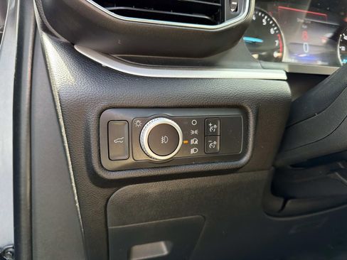 Used 2022 Ford Explorer XLT w/ Equipment Group 202A AWD/4WD image 27