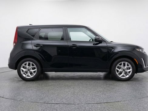 Used 2025 Kia Soul LX w/ LX Technology Package FWD image 11