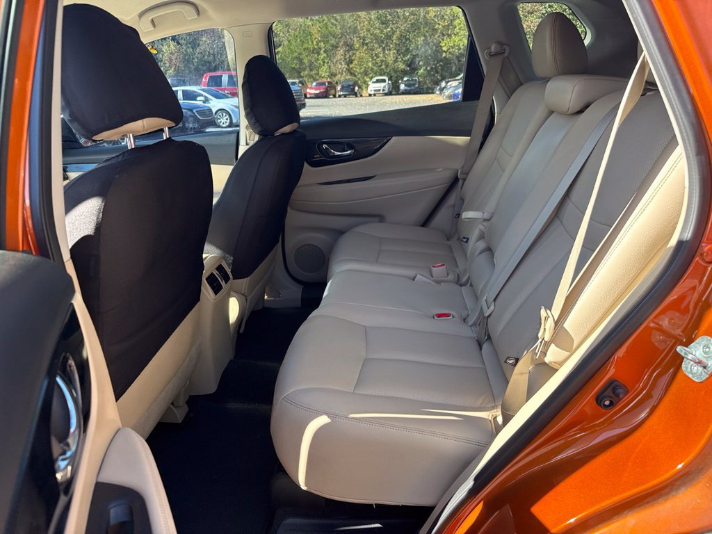 Used 2017 Nissan Rogue SL AWD/4WD image 6