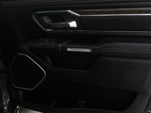 Used 2019 RAM 1500 Laramie image 9