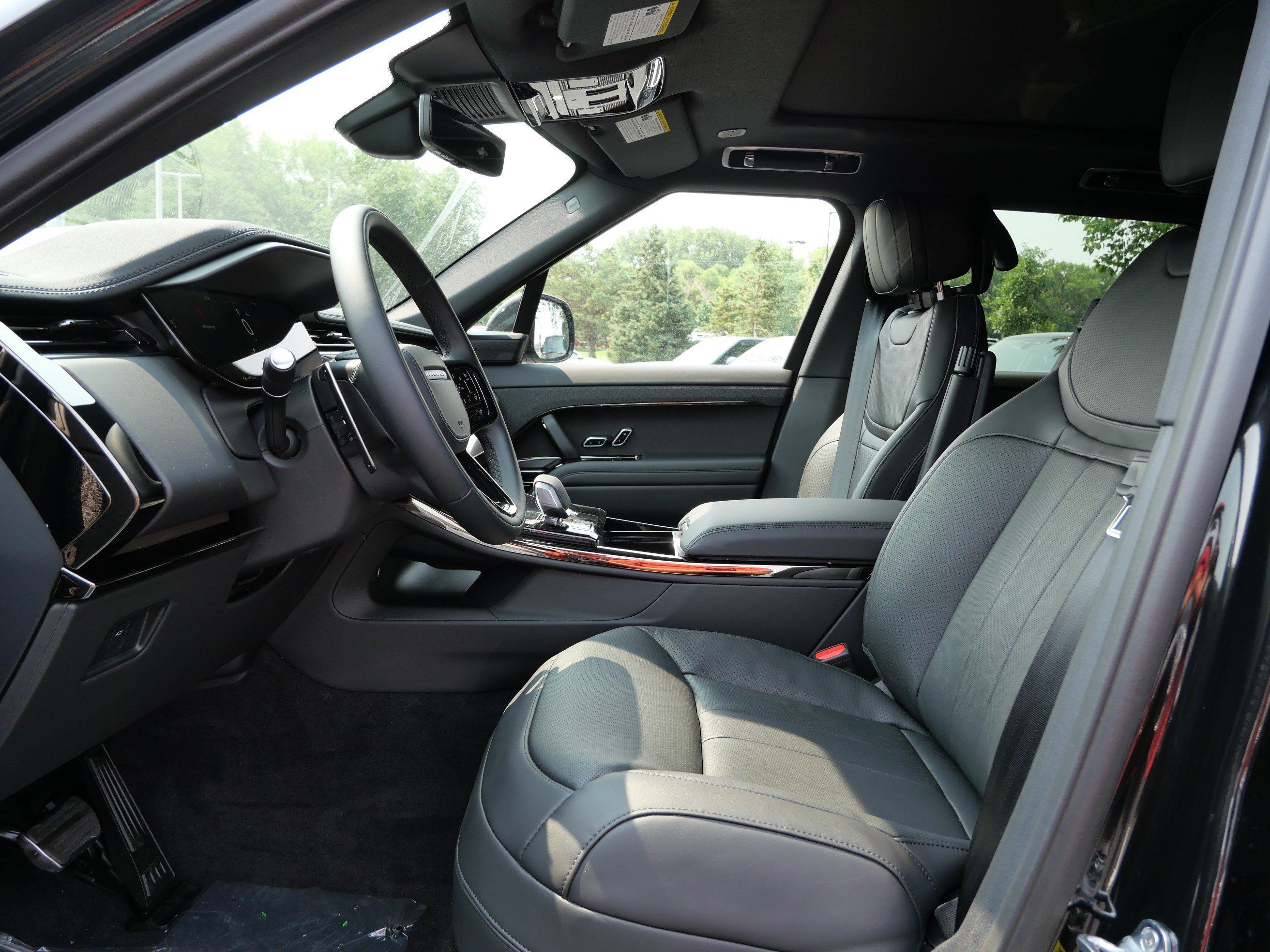 New 2026 Land Rover Range Rover Sport Dynamic SE AWD/4WD image 3