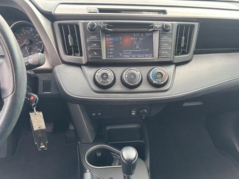 Used 2017 Toyota RAV4 LE FWD image 13