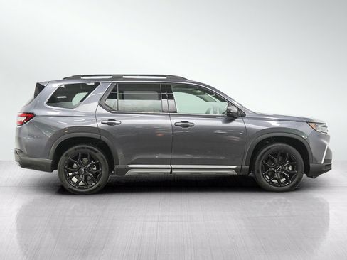 Used 2025 Honda Pilot Touring image 6