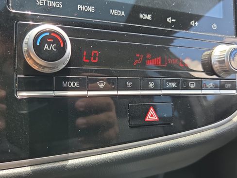 Used 2020 Mitsubishi Outlander SE FWD image 21