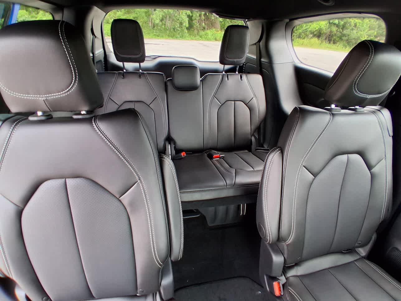 New 2027 Chrysler Pacifica Select AWD/4WD image 16