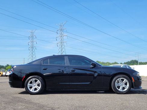 Used 2023 Dodge Charger SXT RWD image 3