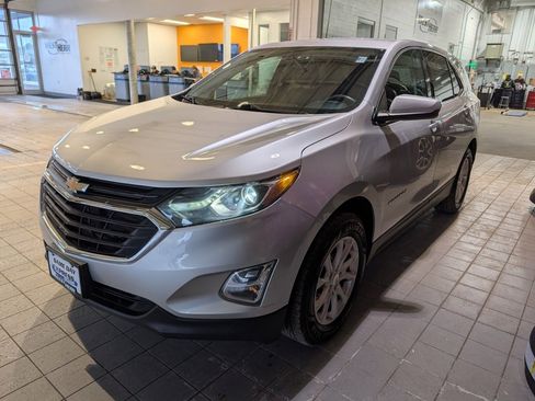 Used 2018 Chevrolet Equinox LT image 4