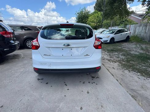 Used 2014 Ford Focus SE w/ SE Winter Package FWD image 7