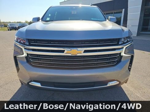 Used 2023 Chevrolet Suburban LT image 2