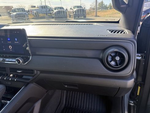 Used 2024 Chevrolet Colorado Trail Boss w/ Technology Package image 32