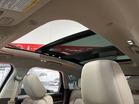 Used 2023 Lincoln Corsair Standard w/ Equipment Group 101A image 11