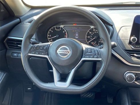 Used 2022 Nissan Altima 2.5 SV image 15