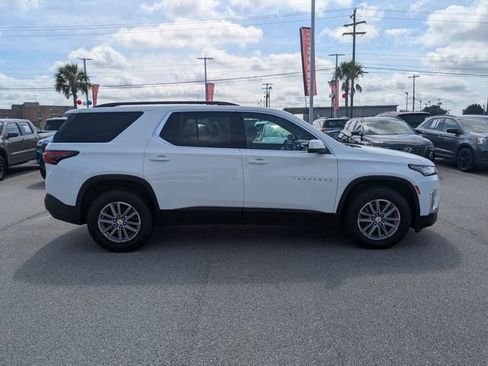 Used 2022 Chevrolet Traverse LT FWD image 2