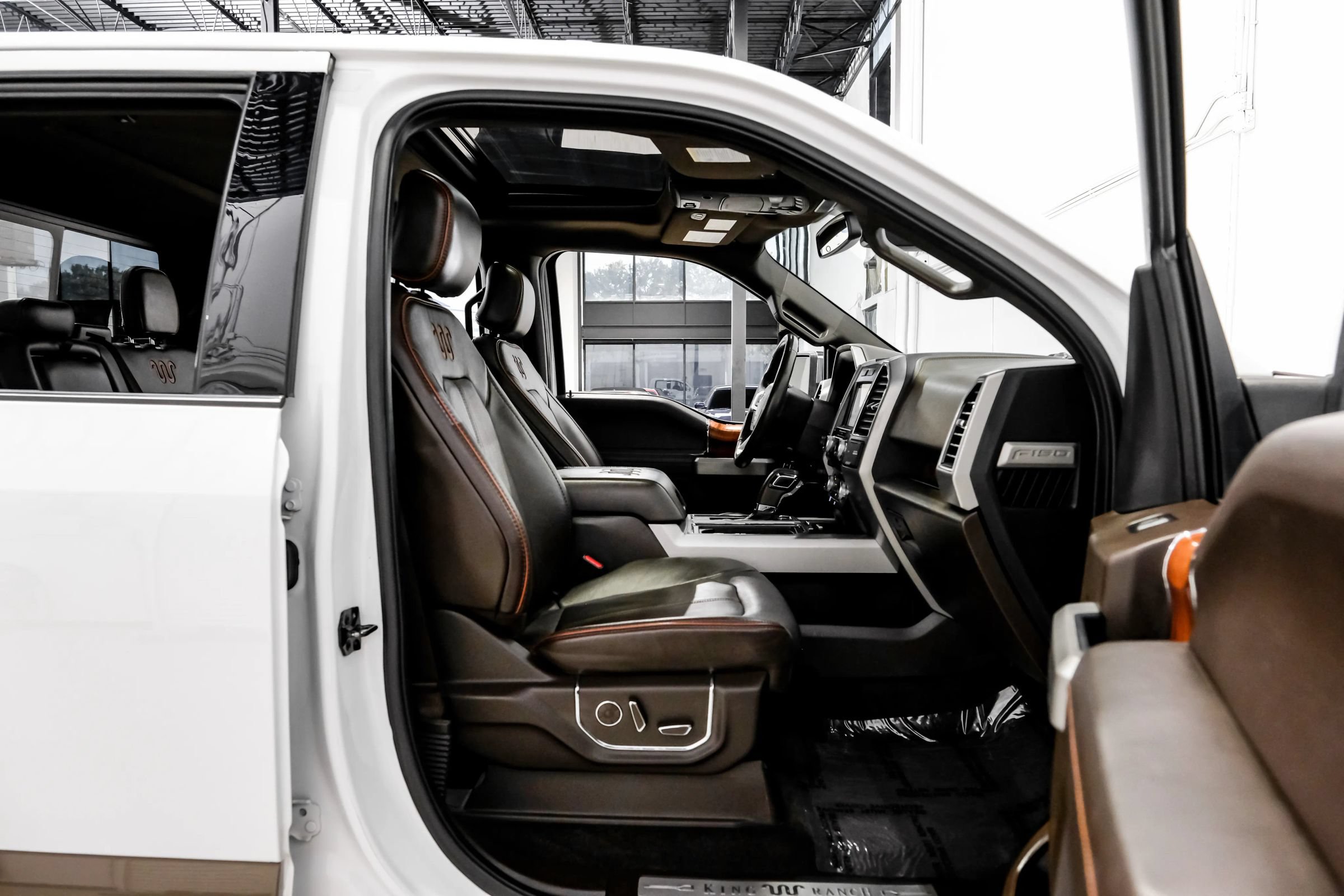 Used 2017 Ford F150 King Ranch w/ Equipment Group 601A Luxury AWD/4WD image 39