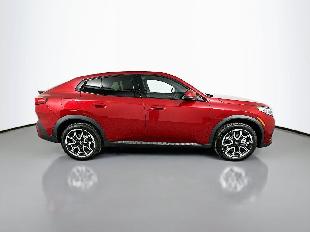 Used 2026 BMW X2 xDrive28i w/ Convenience Package AWD/4WD image 4
