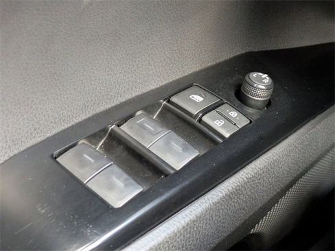 Used 2025 Toyota Camry XLE image 24