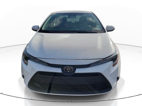 Used 2024 Toyota Corolla LE FWD image 2