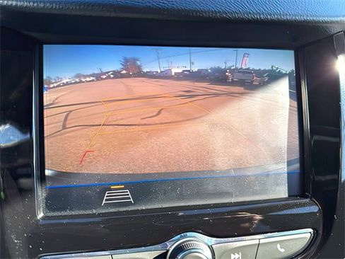 Used 2022 Chevrolet Trax LT w/ LT Convenience Package image 26