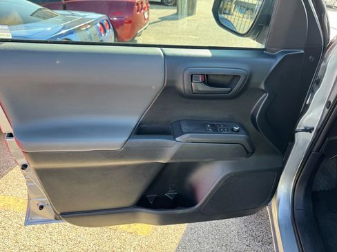 Used 2016 Toyota Tacoma 2WD Access Cab image 17