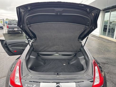 Used 2018 Nissan 370Z Touring RWD image 36