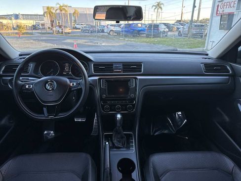 Used 2018 Volkswagen Passat 2.0T R-Line image 14