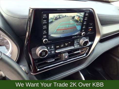 Used 2022 Toyota Highlander LE image 13