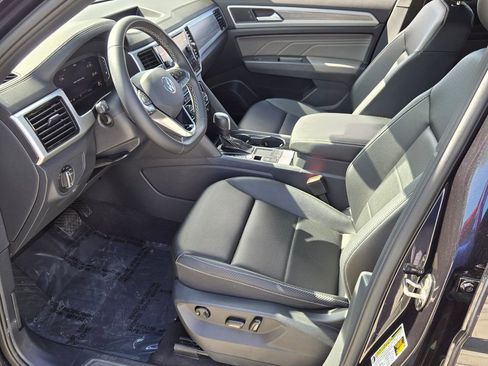 Used 2023 Volkswagen Atlas Cross Sport SE w/ Panoramic Sunroof Package image 10