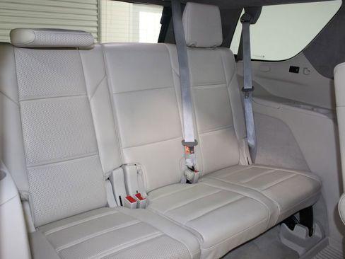 Used 2021 Cadillac Escalade Premium Luxury Platinum w/ Heavy-Duty Trailer Package image 35