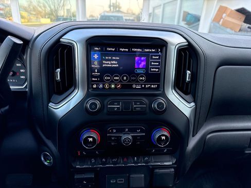 Used 2021 Chevrolet Silverado 1500 LT Trail Boss w/ Convenience Package II image 18