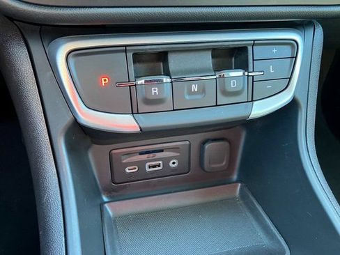 Used 2024 GMC Terrain SLT AWD/4WD image 7