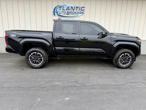 Used 2024 Toyota Tacoma TRD Sport w/ TRD Sport Upgrade Package image 3